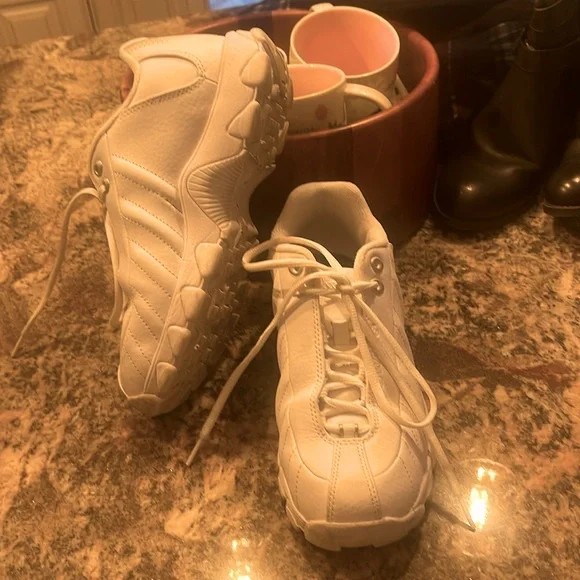 K Swiss shoes white size 8 very gently worn. - Picture 1 of 8